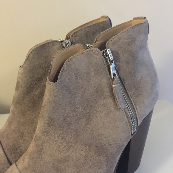 Rag and Bone Margot Grey Suede Bootie, Size 38.5 - Picture 3 of 5